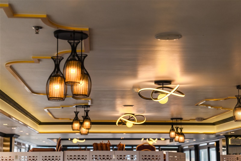 Restaurant & Lounge Bar